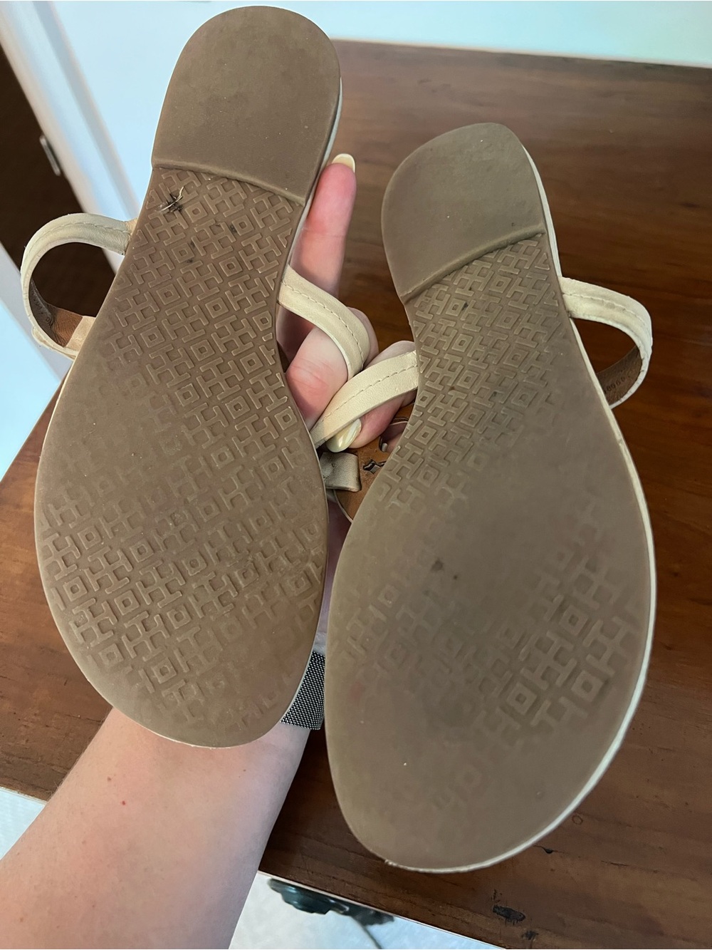 Tory Burch Cream Leather Miller Logo Thong Sandals- size 9 - Picture 2 of 2
